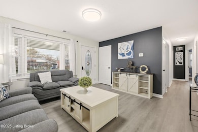 1323 Lacona Ln, Louisville, KY 40213 - photo 5