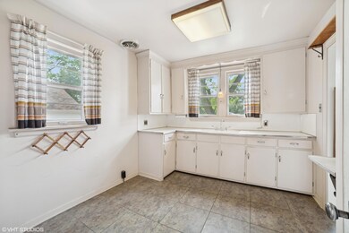 207 Meadowlark Dr, Trail Creek, IN 46360 - photo 6