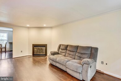 20504 Sterncroft Ct, Montgomery Village, MD 20886 - photo 4