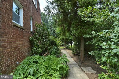 3907 Whispering Ln, Falls Church, VA 22041 - photo 5