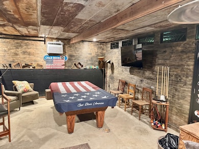 Garge/Game Room