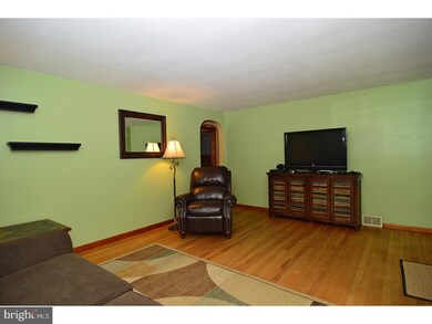 607 Clair St, Reading, PA 19607 - photo 4