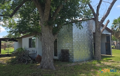 501 Green St, Poth, TX 78147 - photo 3