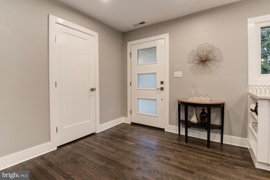 1027 N Quaker Ln, Alexandria, VA 22302 - photo 4