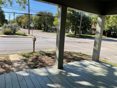 320 N Brazos Ave, Cleburne, TX 76031 - photo 3