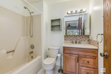 1728 Ranchview Dr, Naperville, IL 60565 - photo 4