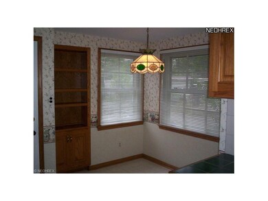 There is a breakfast nook in the kitchen with cust