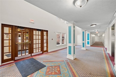 23003 Chandlers Ln unit 230, Olmsted Falls, OH 44138 - photo 4