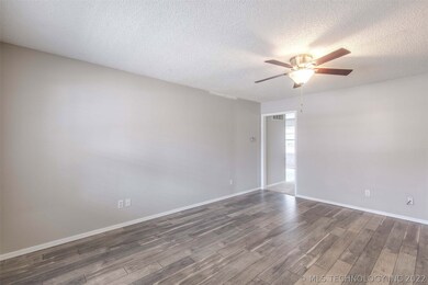 1504 W Oakridge Ct, Broken Arrow, OK 74012 - photo 5