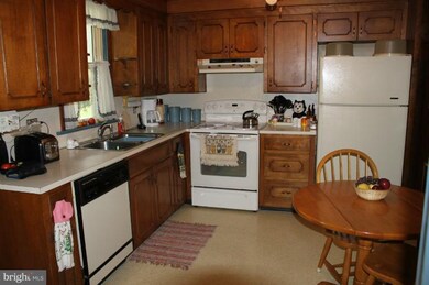 17520 Lexington Ave, Hagerstown, MD 21740 - photo 3