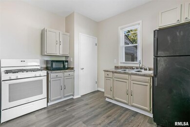 1330 N Fillmore St, Davenport, IA 52804 - photo 7