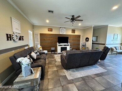 Dining area into Dining area
