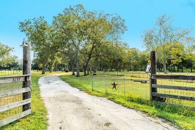 5137 Fm 2611 Rd, Brazoria, TX 77422 - photo 2