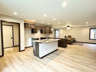 3218 W 3rd St, Spencer, IA 51301 - photo 2