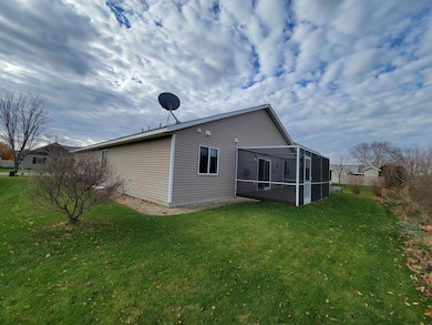 6827 22nd St N, Saint Cloud, MN 56303 - photo 2