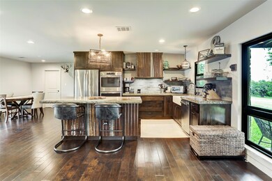 Kitchen with appliances with stainless steel fini