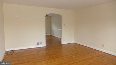 214 Medwick Garth E, Catonsville, MD 21228 - photo 4