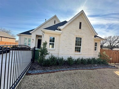 8136 Woods Ln, North Richland Hills, TX 76182 - photo 3