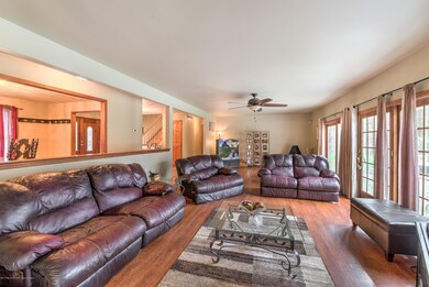 006_LIVING ROOM