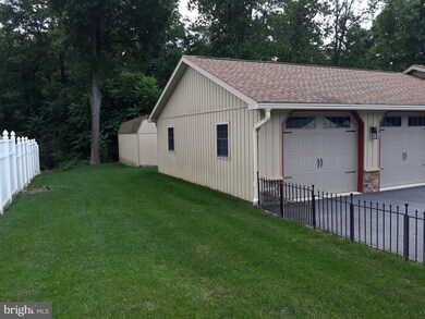 4992 Treher Rd, Fayetteville, PA 17222 - photo 5