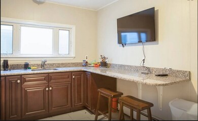 17 Hunting St unit 17-2, Cambridge, MA 02141 - photo 2