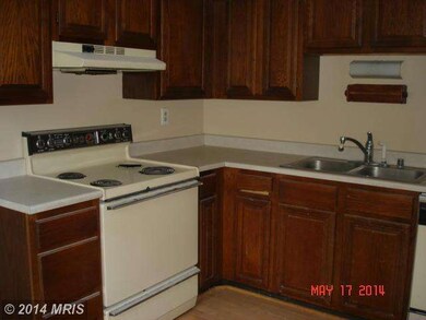 8651 Rising Creek Ct, Springfield, VA 22153 - photo 7