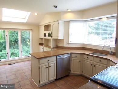 6862 Mclean Province Cir, Falls Church, VA 22043 - photo 7