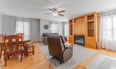 1216 Clinton St, Lincoln, IL 62656 - photo 4