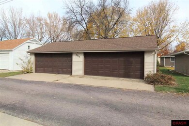 917 N Washington St, New Ulm, MN 56073 - photo 5