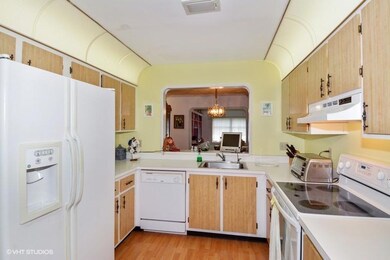 06_6370SummersSkyLn_5_Kitchen_FlexMLS800