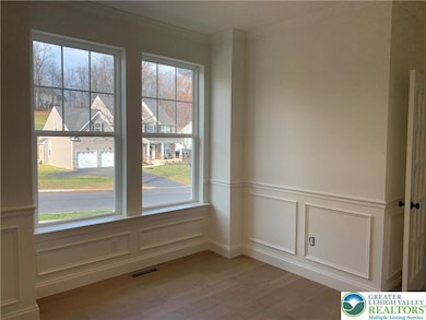 8868 Yorkshire Cir, Fogelsville, PA 18051 - photo 4