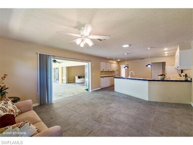 Spacious kitchen - great for entertaining!