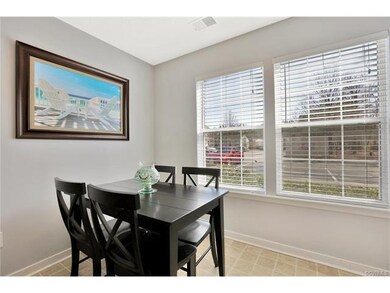 Eat-In Dining - Nice and Bright!