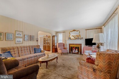 912 Jamestown Rd, Broomall, PA 19008 - photo 6