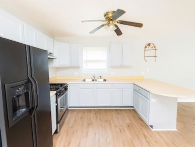 1712 11th St, Waukegan, IL 60085 - photo 5