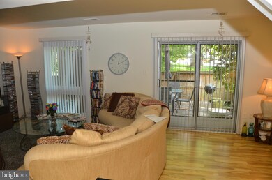 3026 Mission Square Dr, Fairfax, VA 22031 - photo 5