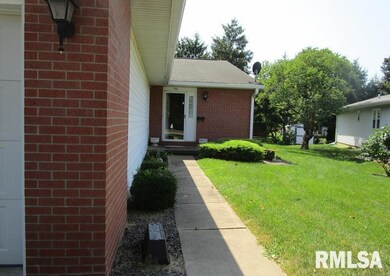 15 Eisenhower Dr, Jacksonville, IL 62650 - photo 3
