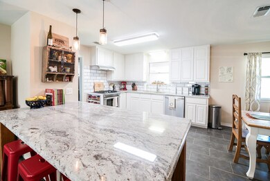 108 Edgewood Dr, Fredericksburg, TX 78624 - photo 4