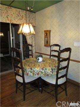 Spacious Kitchen Eating Area
