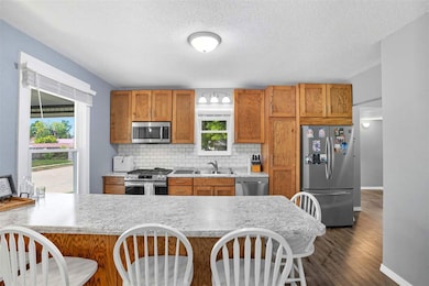 402 E Railroad St, Wayland, IA 52654 - photo 2