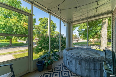 201 4th St, Lincoln, IL 62656 - photo 4