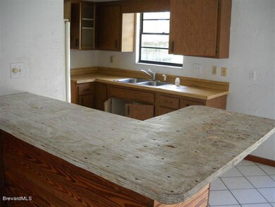 Kitchen with Breakfast Bar