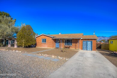 Spacious Driveway