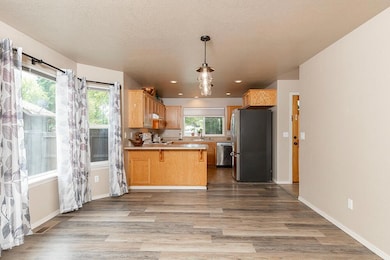 2126 Webster Rd Listing Photos - 11 of 2