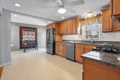 37 Syracuse Rd, Nashua, NH 03064 - photo 6