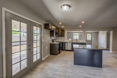9421 E Deer Trail Pl__031