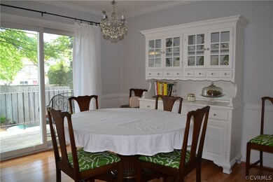 Eat-in kitchen