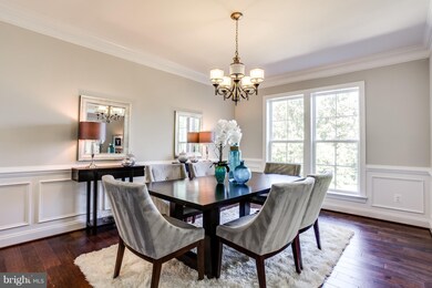 7613 Woodridge Cir, Alexandria, VA 22308 - photo 3