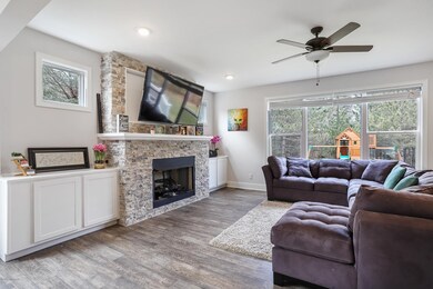 17131 Legacy Dr, West Olive, MI 49460-32