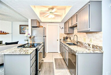 2148 Beechtree Dr, Uniontown, OH 44685 - Kitchen